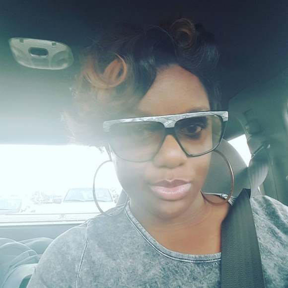 Meet your Posher, Elena - Picture 1 of 1